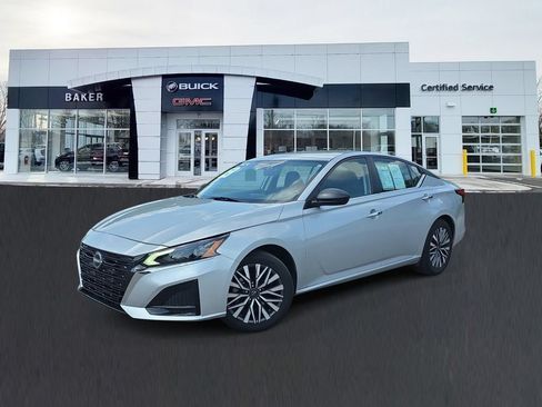 Used 2024 Nissan Altima 2.5 SV FWD image 1