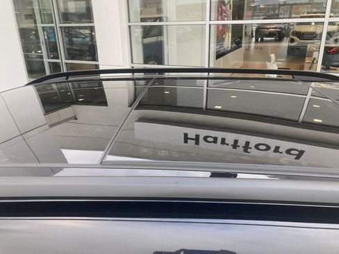 Certified 2025 Volkswagen Taos SE image 24