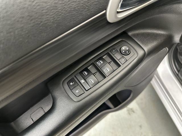 Used 2021 Jeep Grand Cherokee Laredo X AWD/4WD image 18