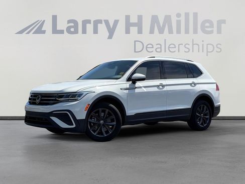 Used 2022 Volkswagen Tiguan SE FWD image 1