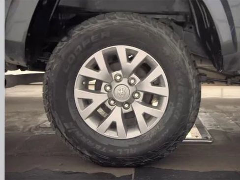 Used 2019 Toyota Tacoma SR5 image 7