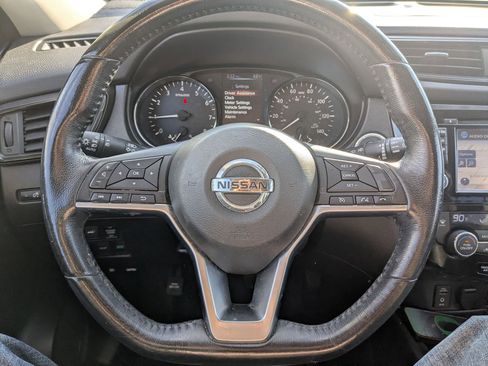 Used 2017 Nissan Rogue SV image 17