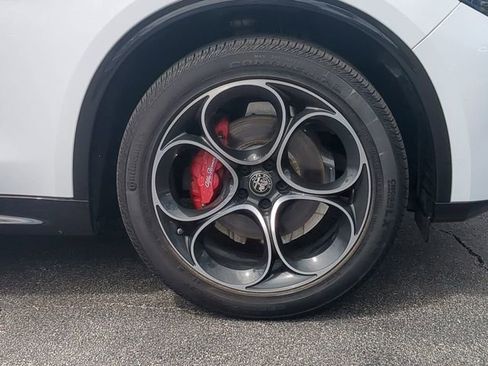 Used 2024 Alfa Romeo Stelvio Veloce image 11