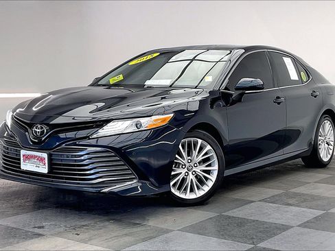 Used 2018 Toyota Camry XLE image 12