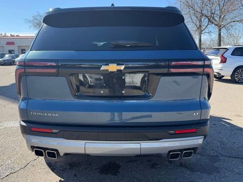 Used 2024 Chevrolet Traverse LT w/ Enhanced Driving Package image 8
