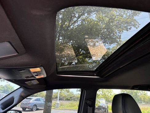 Used 2019 Toyota Tacoma TRD Sport AWD/4WD image 7
