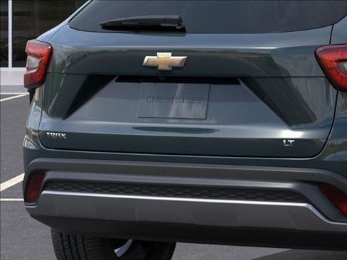 New 2025 Chevrolet Trax LT w/ Driver Confidence Package image 14