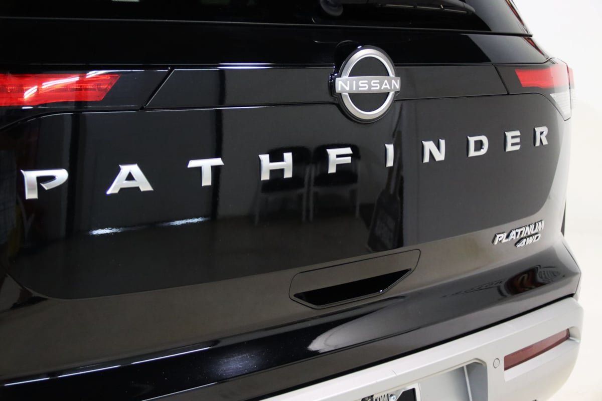 Used 2022 Nissan Pathfinder Platinum AWD/4WD image 10