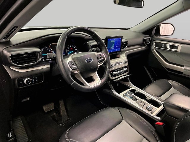 Used 2023 Ford Explorer XLT w/ Equipment Group 202A AWD/4WD image 12