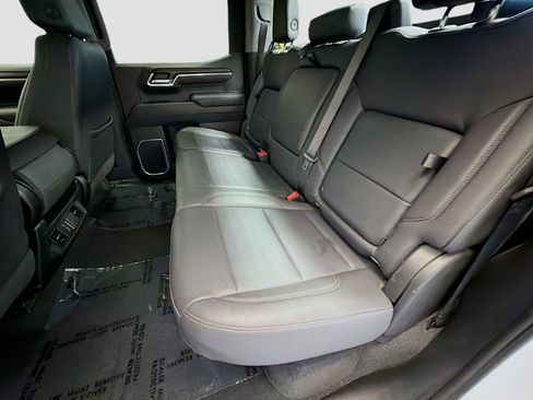 Used 2025 GMC Sierra 1500 SLT AWD/4WD image 13