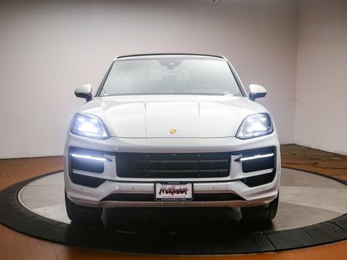 Certified 2026 Porsche Cayenne Coupe AWD/4WD image 3