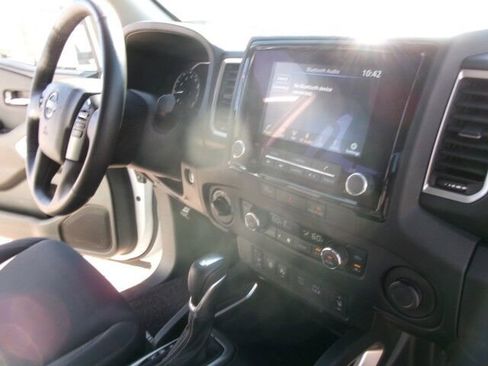 Used 2024 Nissan Frontier SV w/ SV Convenience Package image 22