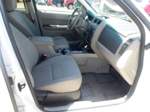 Used 2010 Ford Escape XLT image 10