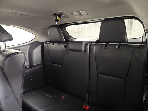 Used 2025 Toyota Highlander XLE image 17