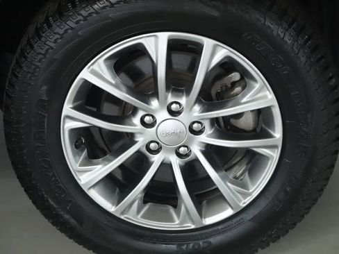 Certified 2021 Jeep Cherokee Latitude Lux w/ Comfort/Convenience Group AWD/4WD image 39
