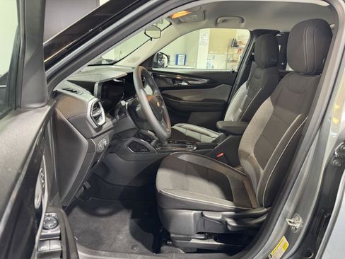 Used 2025 Chevrolet TrailBlazer LT FWD image 18
