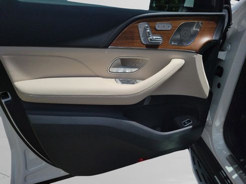 New 2026 Mercedes-Benz GLS 580 4MATIC image 22