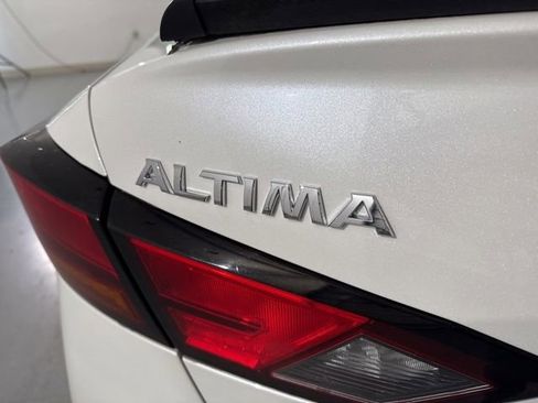 Used 2019 Nissan Altima 2.5 SR w/ SR Premium Package image 11