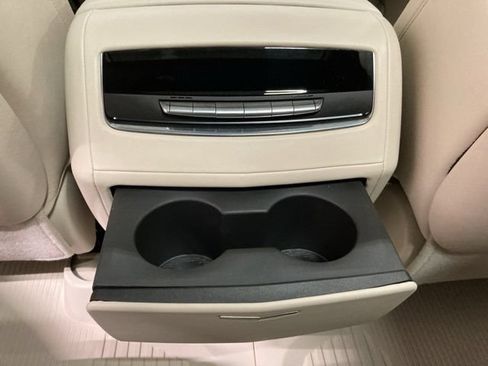 Used 2024 Cadillac Escalade Premium Luxury Platinum AWD/4WD image 29