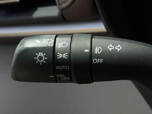 Used 2024 Toyota Sienna Platinum FWD image 22