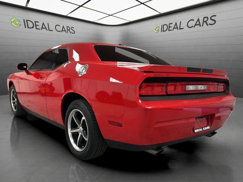 Used 2010 Dodge Challenger SE RWD image 7