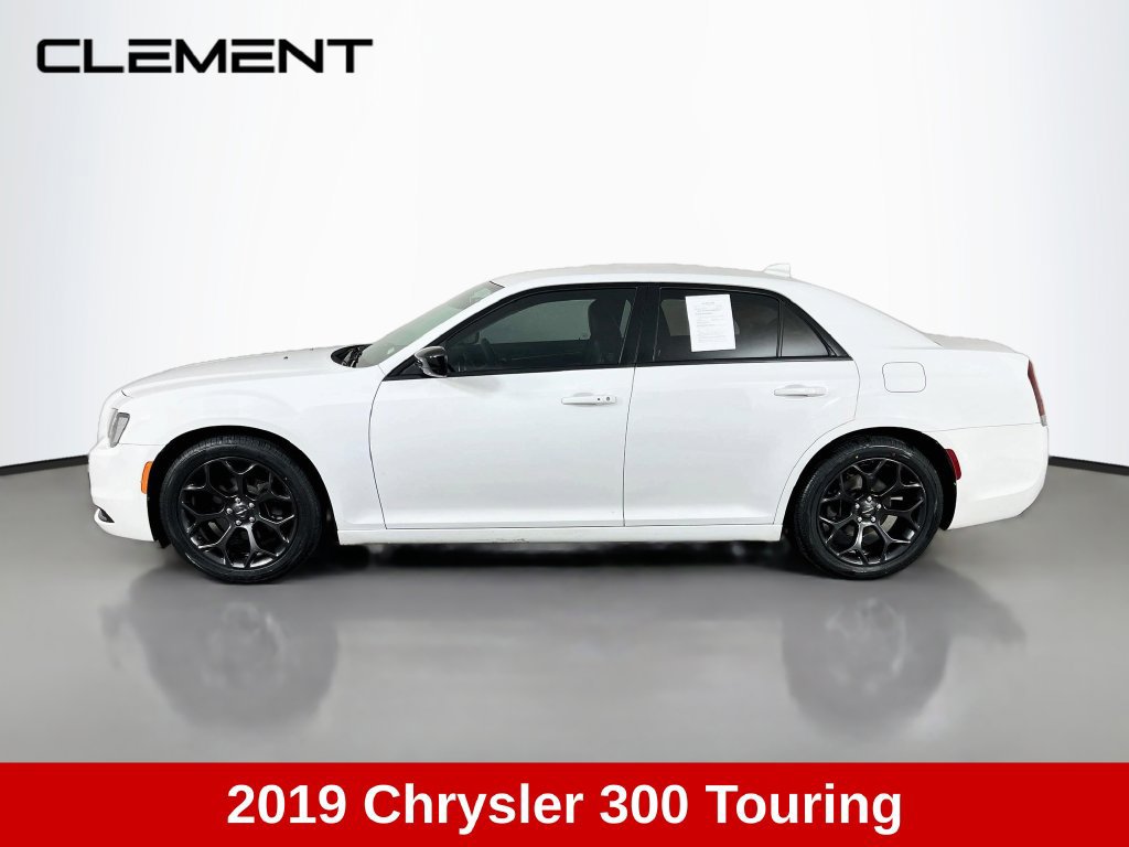 Used 2019 Chrysler 300 Touring w/ Sport Appearance Package RWD image 4