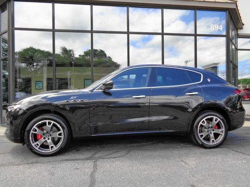 Used 2023 Maserati Levante GT AWD/4WD image 8