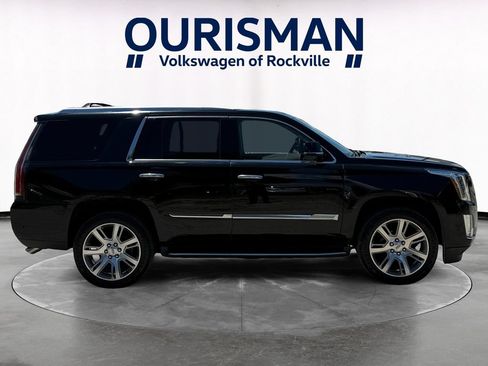 Used 2017 Cadillac Escalade Luxury AWD/4WD image 7