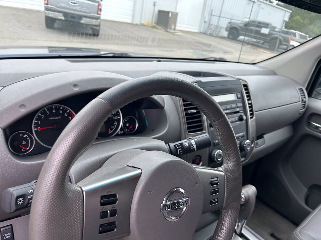 Used 2010 Nissan Frontier LE w/ LE Value Truck Pkg RWD image 10