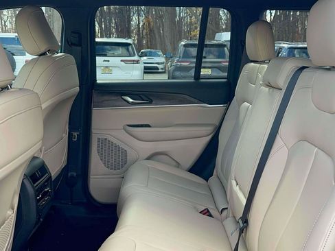 Used 2024 Jeep Grand Cherokee Limited w/ Trailer Tow Package image 10