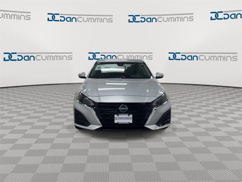 Used 2023 Nissan Altima 2.5 SV image 3
