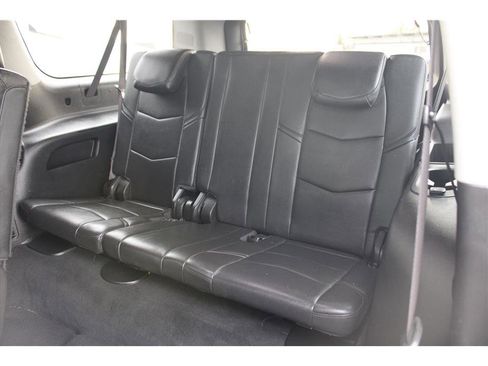 Used 2016 Cadillac Escalade ESV Luxury image 13