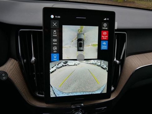 New 2026 Volvo XC60 B5 Plus w/ Climate Package image 10