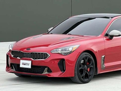 Used 2018 Kia Stinger GT2 image 11