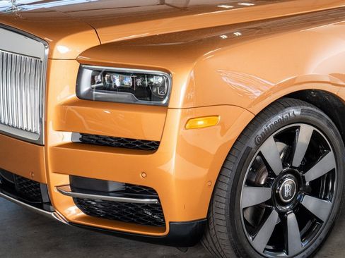 Used 2023 Rolls-Royce Cullinan w/ Cullinan Package image 13