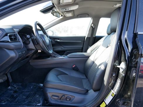 Used 2024 Toyota Camry SE image 11