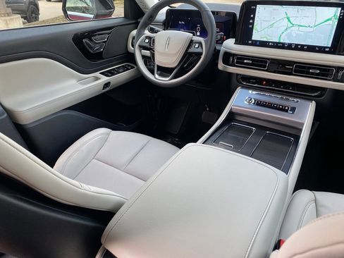 New 2026 Lincoln Aviator 2WD image 16