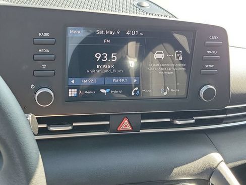 Certified 2025 Hyundai Elantra Hybrid FWD image 11
