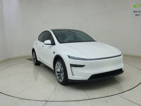 Used 2026 Tesla Model Y Long Range RWD image 62