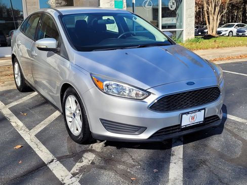 Used 2017 Ford Focus SE FWD image 11