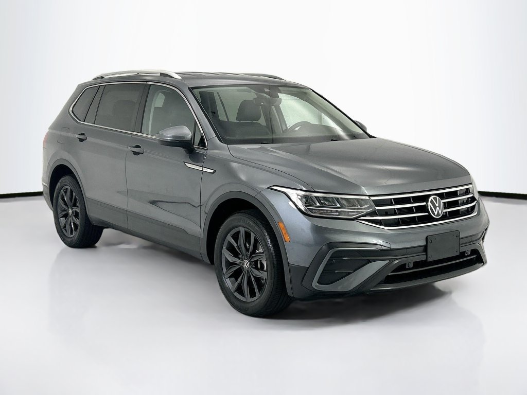 Used 2023 Volkswagen Tiguan SE FWD image 3