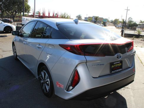 Used 2017 Toyota Prius Prime Premium w/ Preferred Accessory Package FWD image 35