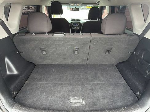 Used 2018 Kia Soul FWD image 12