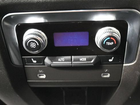 Used 2023 GMC Yukon AT4 AWD/4WD image 17