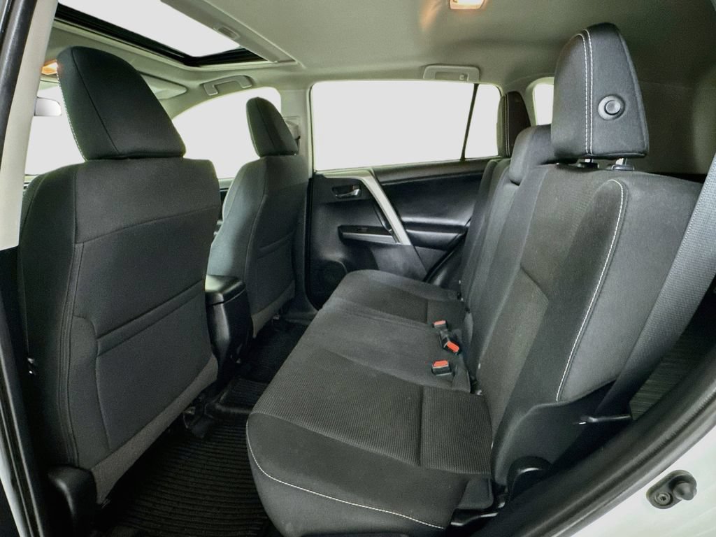 Used 2018 Toyota RAV4 XLE AWD/4WD image 21
