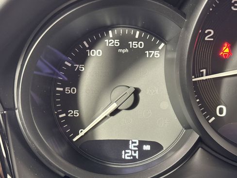 Certified 2025 Porsche Macan image 17