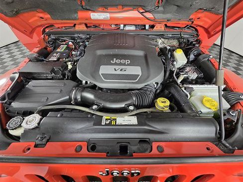 Used 2015 Jeep Wrangler Unlimited Sahara w/ Max Tow Package AWD/4WD image 13