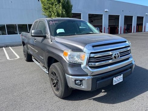 Used 2017 Toyota Tundra SR5 RWD image 2