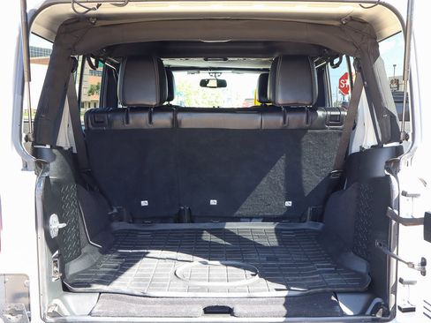 Used 2017 Jeep Wrangler Unlimited Sahara w/ Connectivity Group image 9