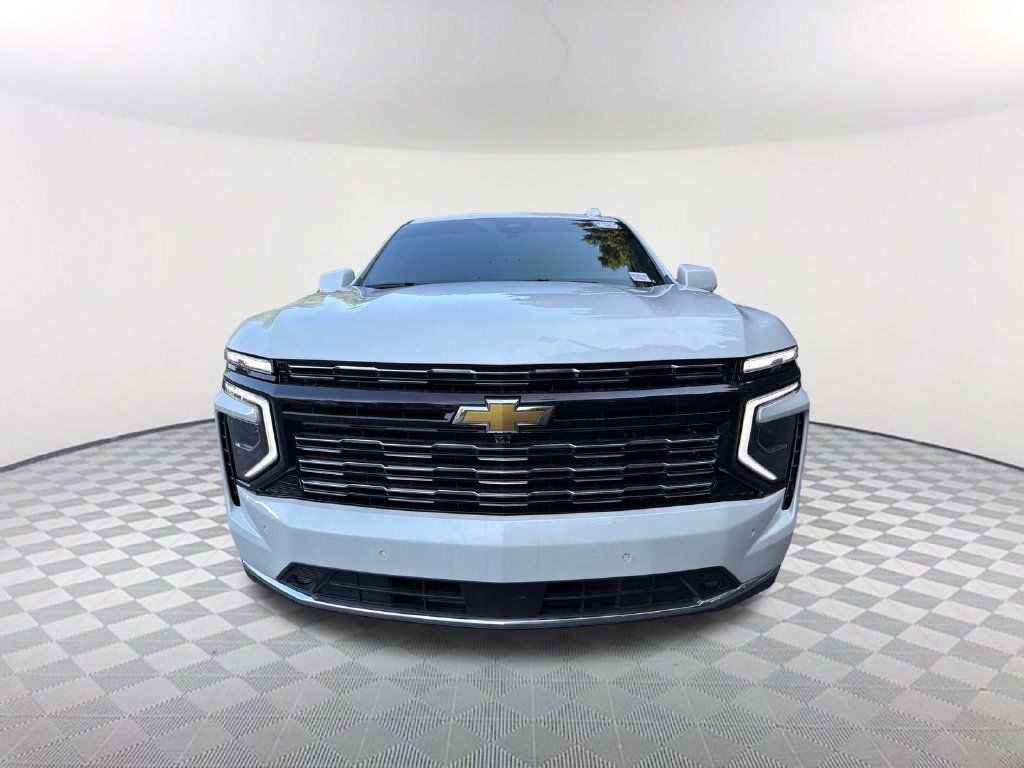 Used 2025 Chevrolet Tahoe High Country RWD image 2
